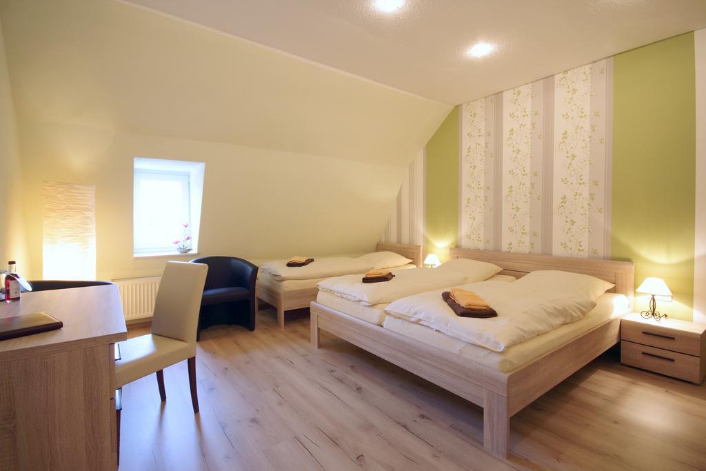 Gasthof Und Hotel Roter Hirsch Claußnitz Rom bilde