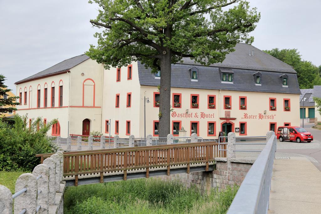 Gasthof Und Hotel Roter Hirsch Claußnitz Eksteriør bilde