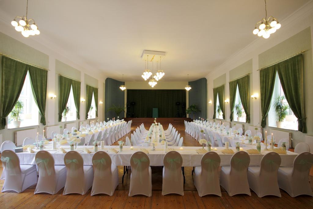 Gasthof Und Hotel Roter Hirsch Claußnitz Eksteriør bilde